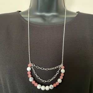 White + grey howlite and rose quartz gemstone stmnt necklace